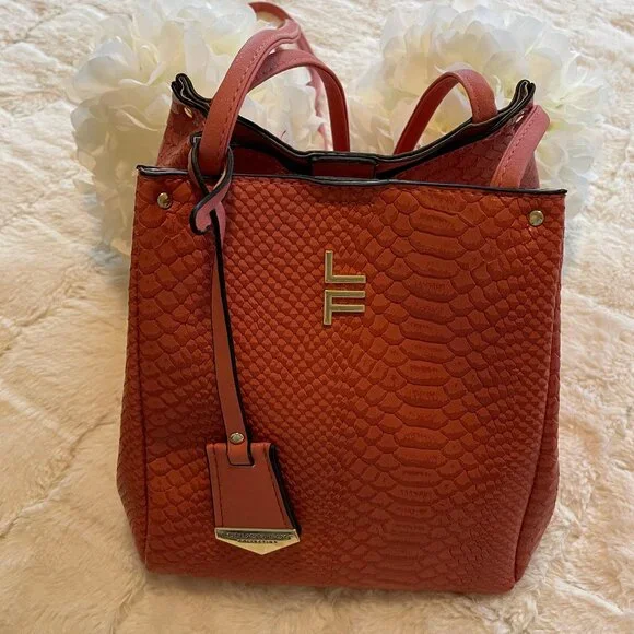 London Fog Bucket Cossbody Bag NWOT - Picture 1 of 15